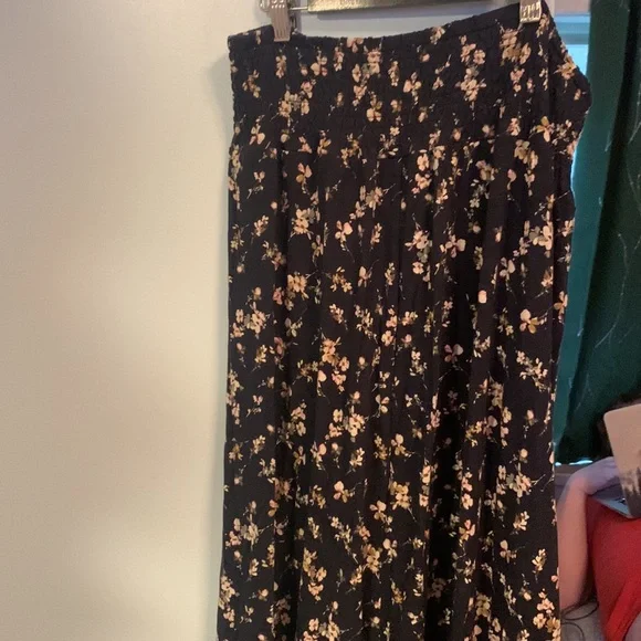 skirt - Picture 3 of 5